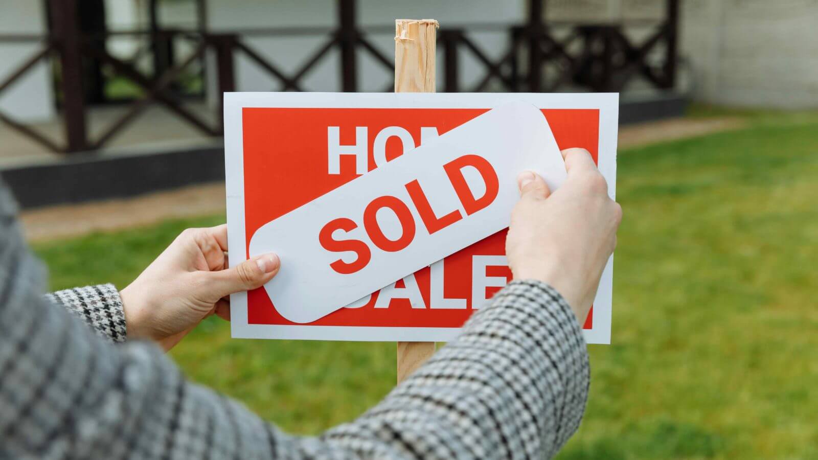 22 real estate SMS & WhatsApp templates to boost engagement