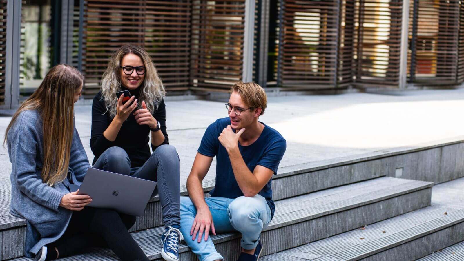 Studentenverenigingen helpen door de inzet van SMS | Spryng